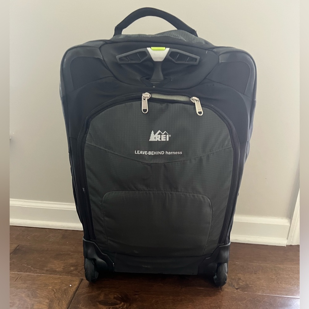 Rei CoOp Stratocruiser Wheeled Luggage 22" With Re… Gem